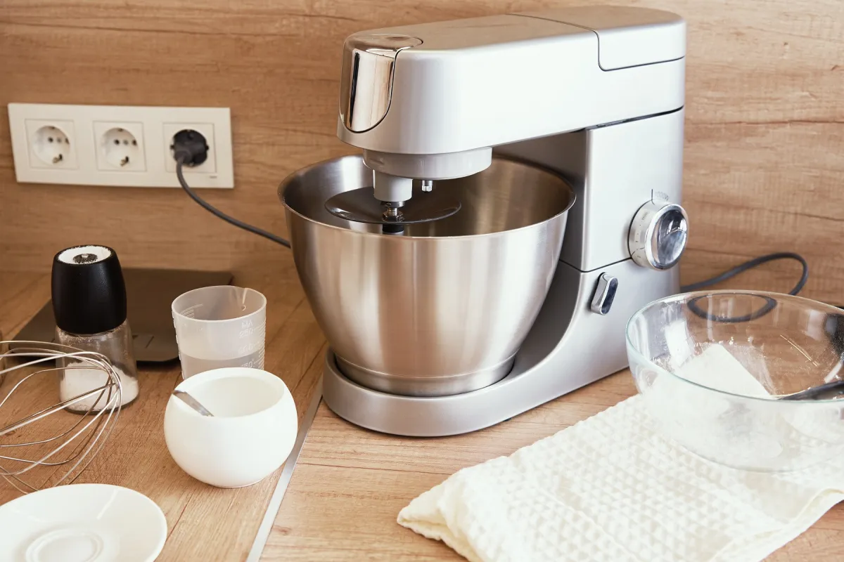 Kitchen robots - reliable companions for cooking and baking